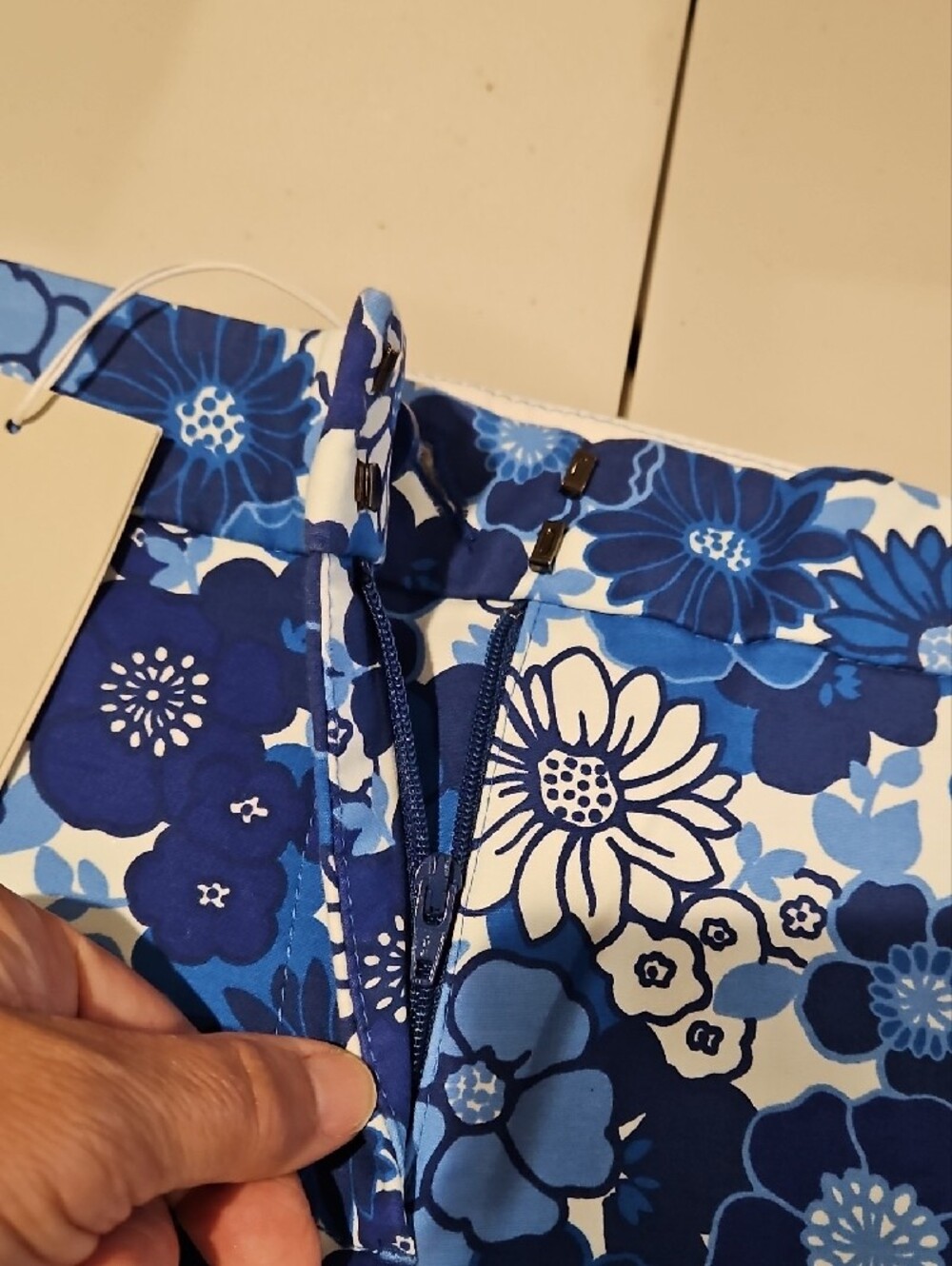 Boden Blue Multi Floral Shorts 0120 - Picture 4 of 6